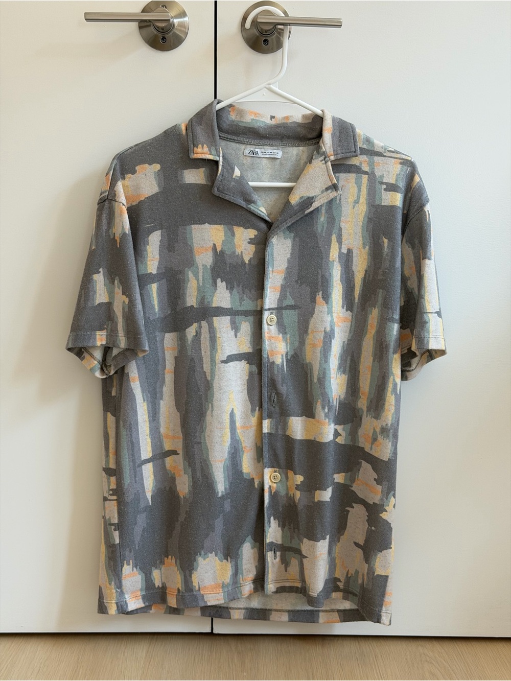 Zara Short-Sleeve Camp Collar Shirt in Gray, Cream & Peach Abstract